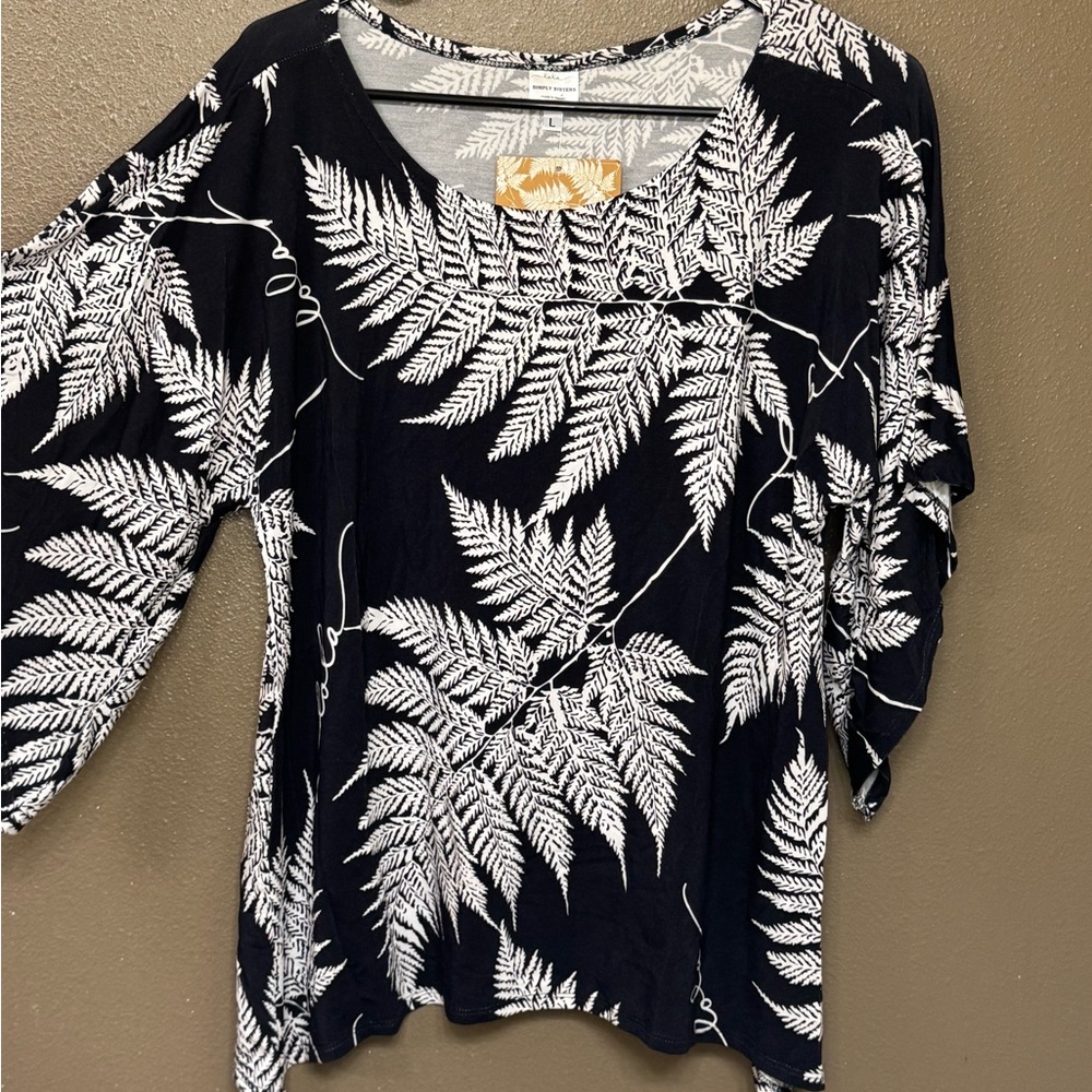 Simply Sisters Black and White Tiffany Style Blouse